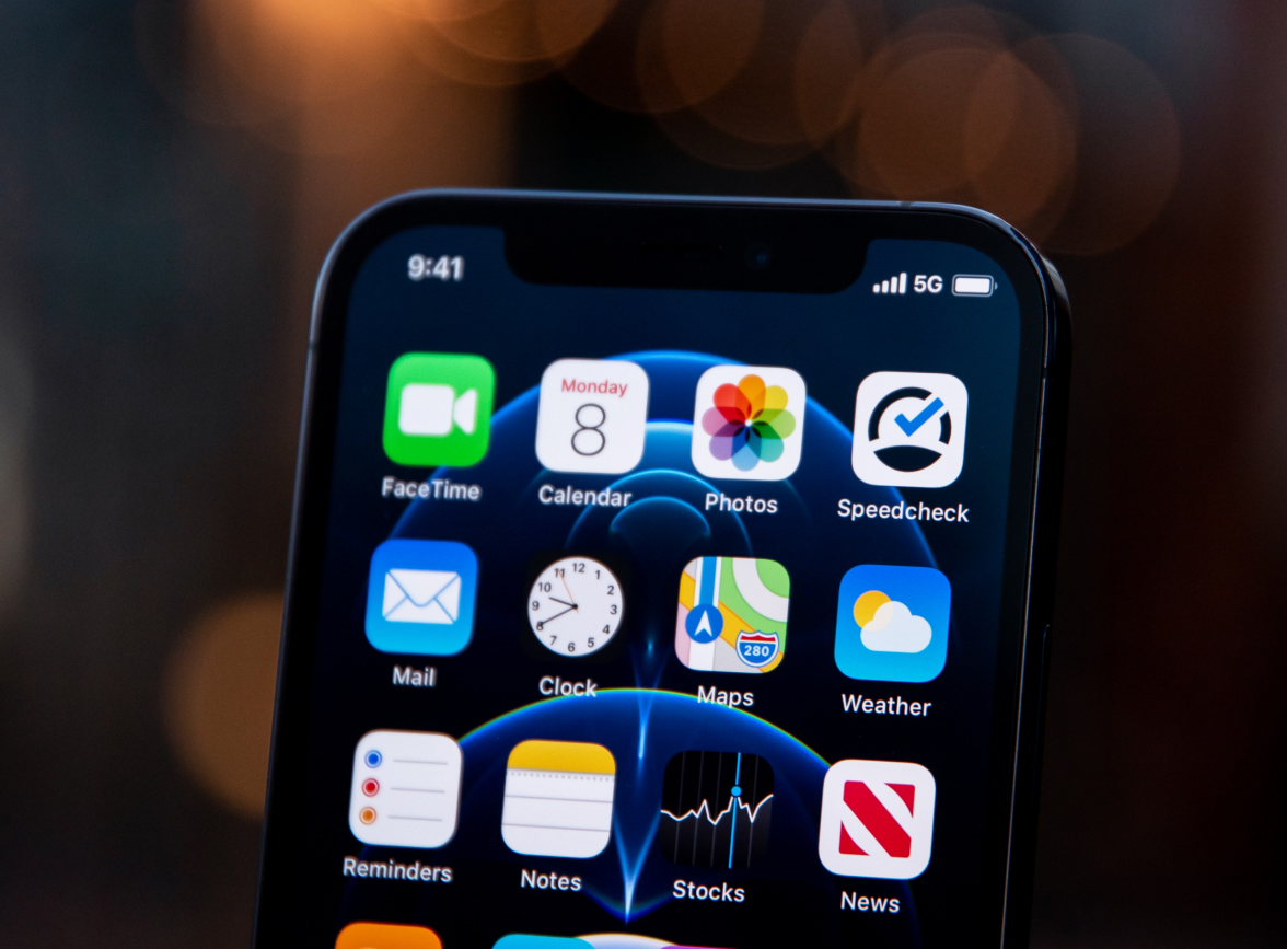 钦南苹果手机维修分享为什么 iPhone 12 在冬季会自动关机 
