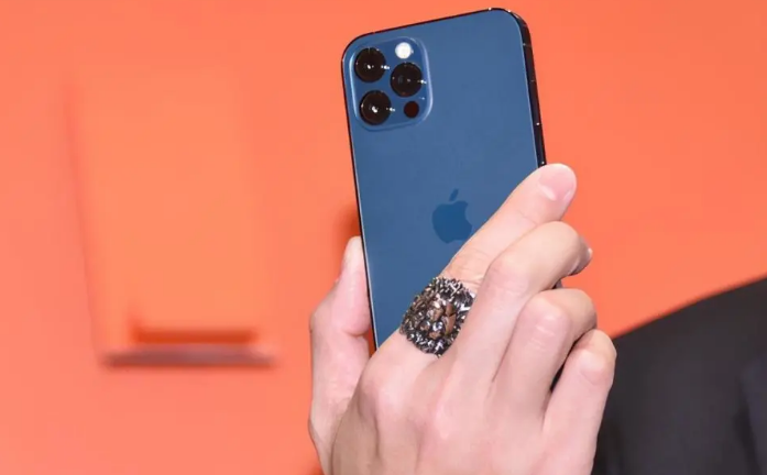 钦南苹果手机维修分享iPhone12系列重启方法教程 